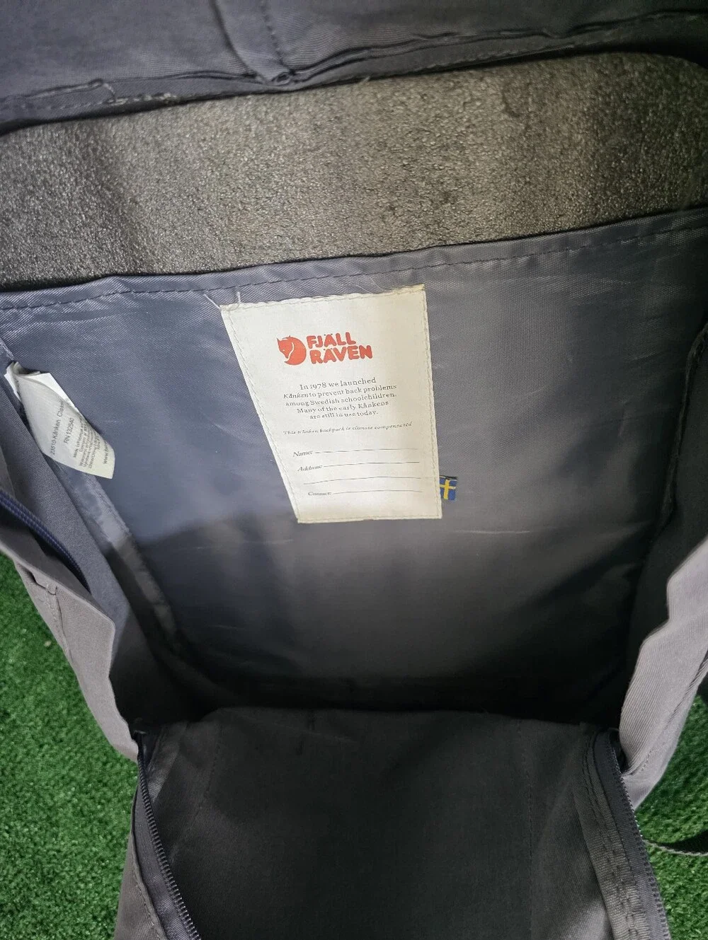Fjallraven Kånken Backpack in Charcoal with Red Logo